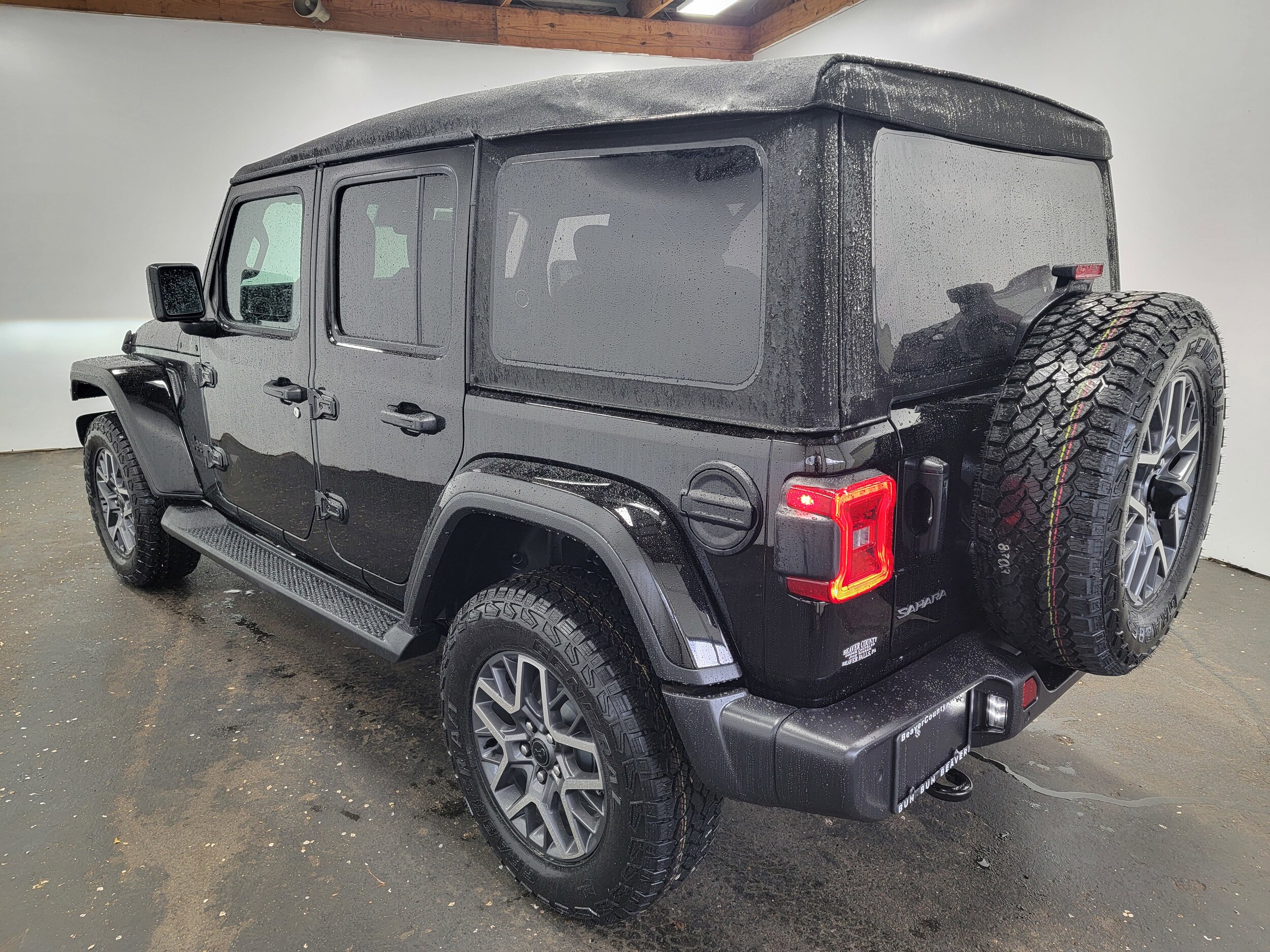 2025 Jeep Wrangler Sahara photo 2