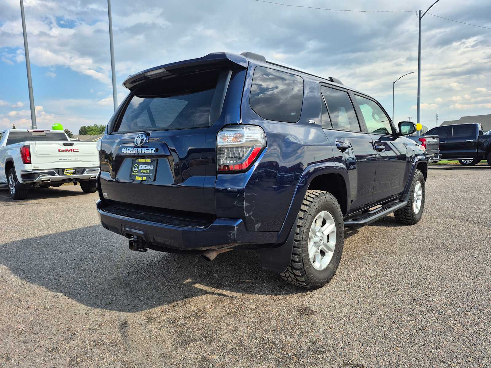 2019 Toyota 4Runner SR5 photo 2