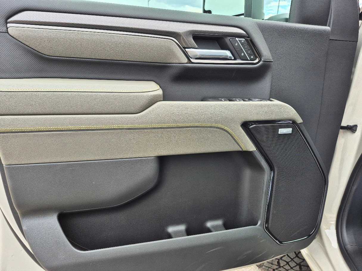 2026 Chevrolet Silverado 2500 HD ZR2 - Photo 11