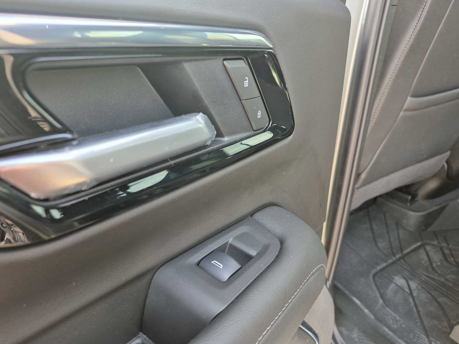 2025 Chevrolet Tahoe Z71 - Photo 32