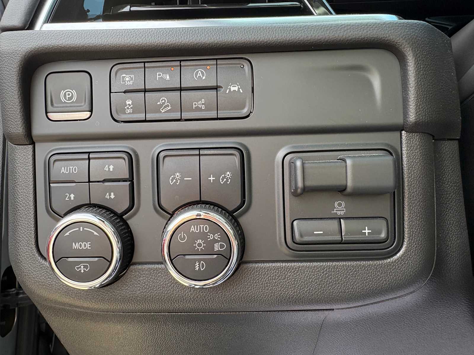 2025 Chevrolet Tahoe Z71 - Photo 16