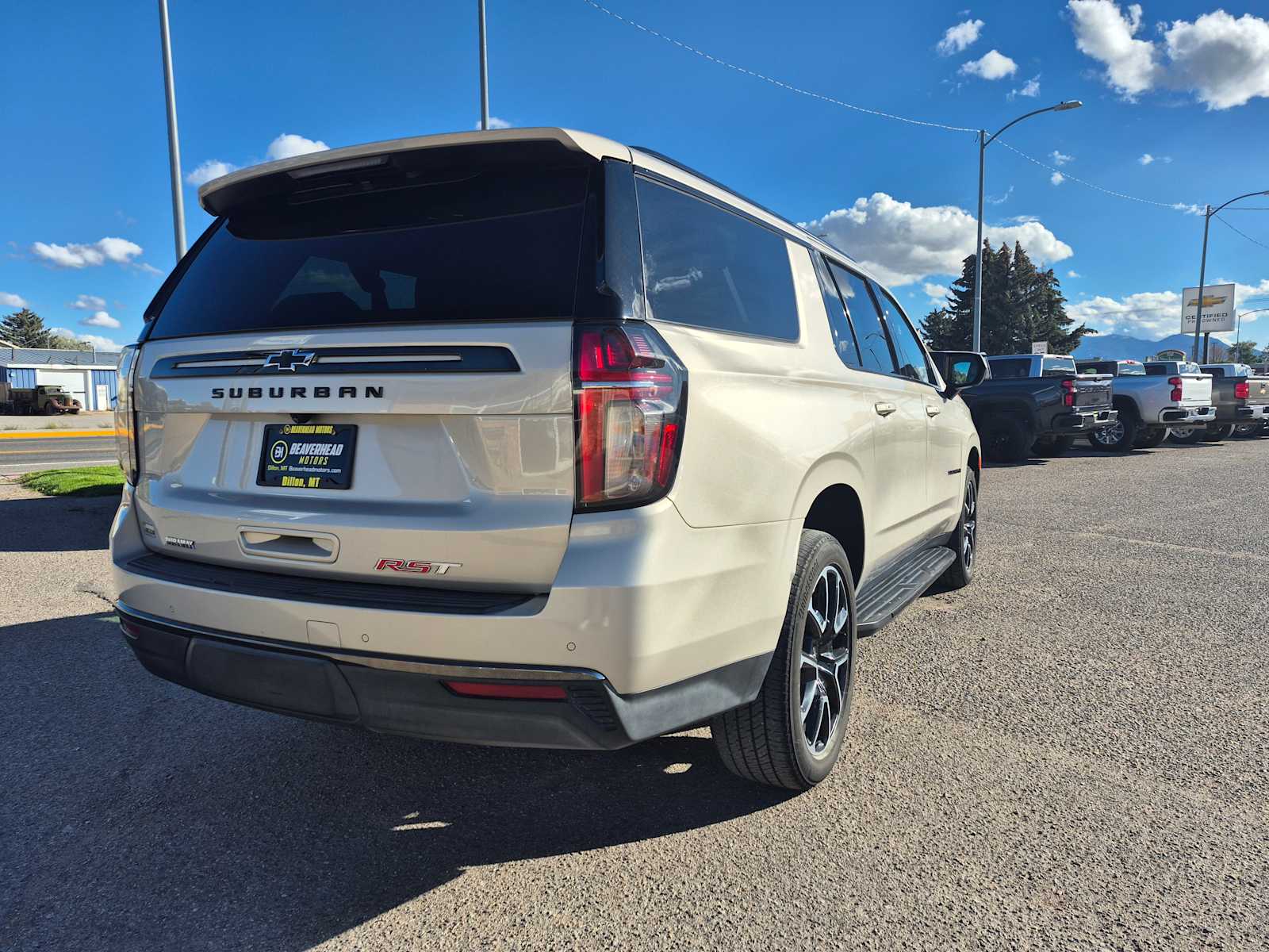 2021 Chevrolet Suburban RST photo 2