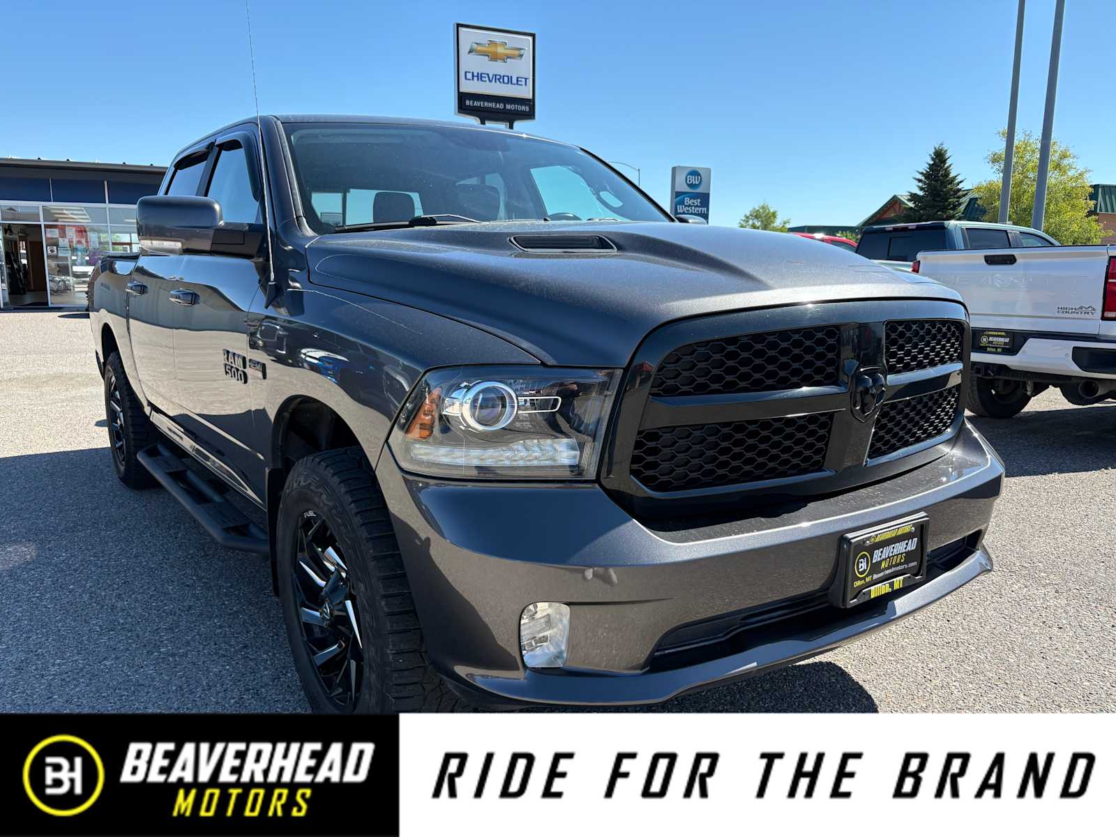 2017 RAM 1500 Night 4x4 Crew Cab 5'7's photo