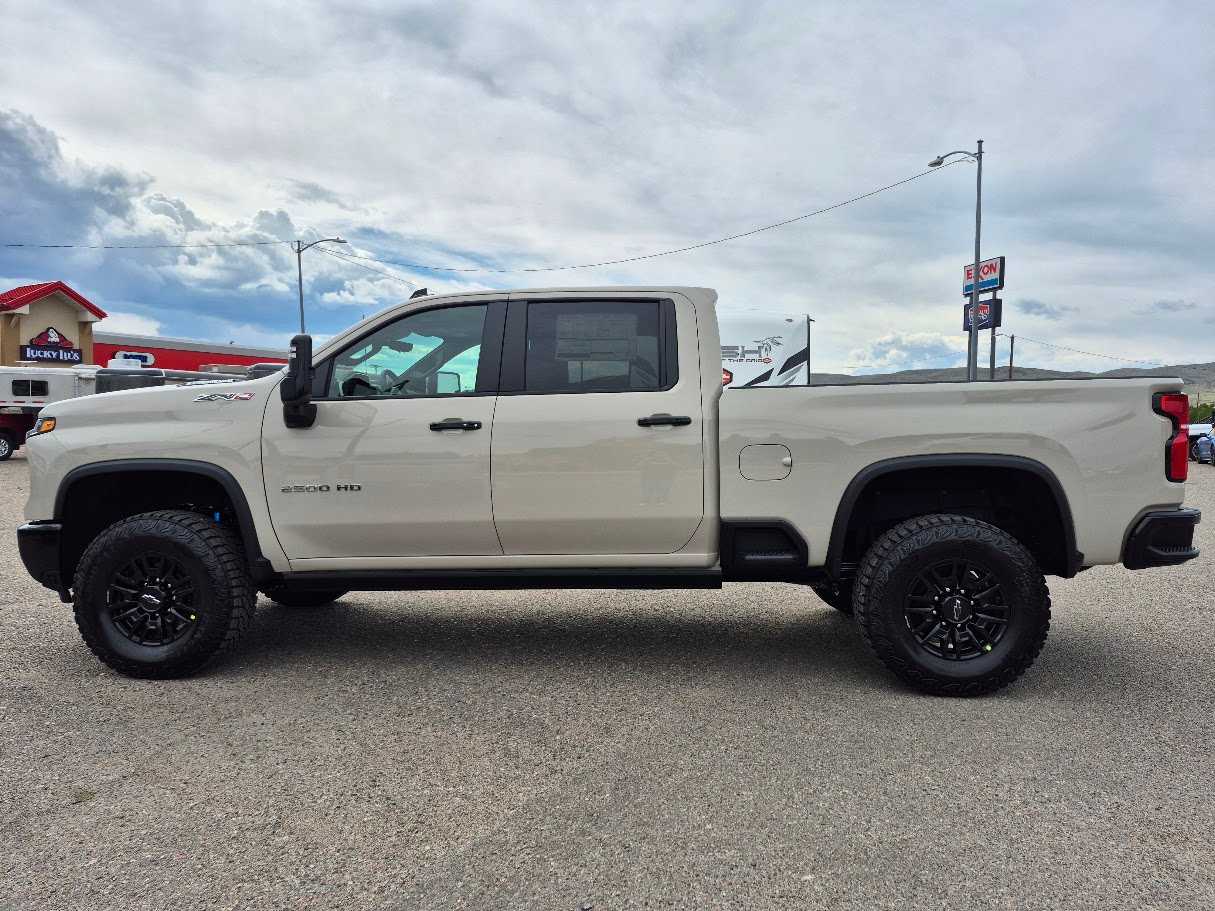 2026 Chevrolet Silverado 2500 HD ZR2 - Photo 8
