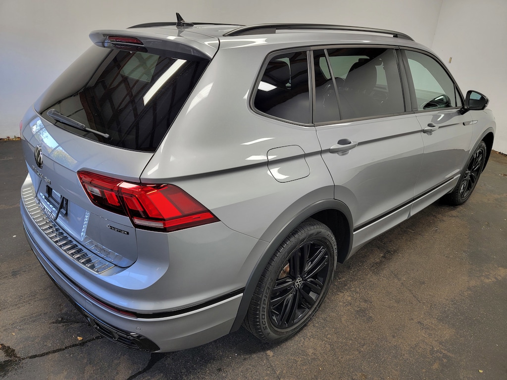 Used 2022 Volkswagen Tiguan SE R-Line Black 2.0T SE R-Line Black 4MOTION