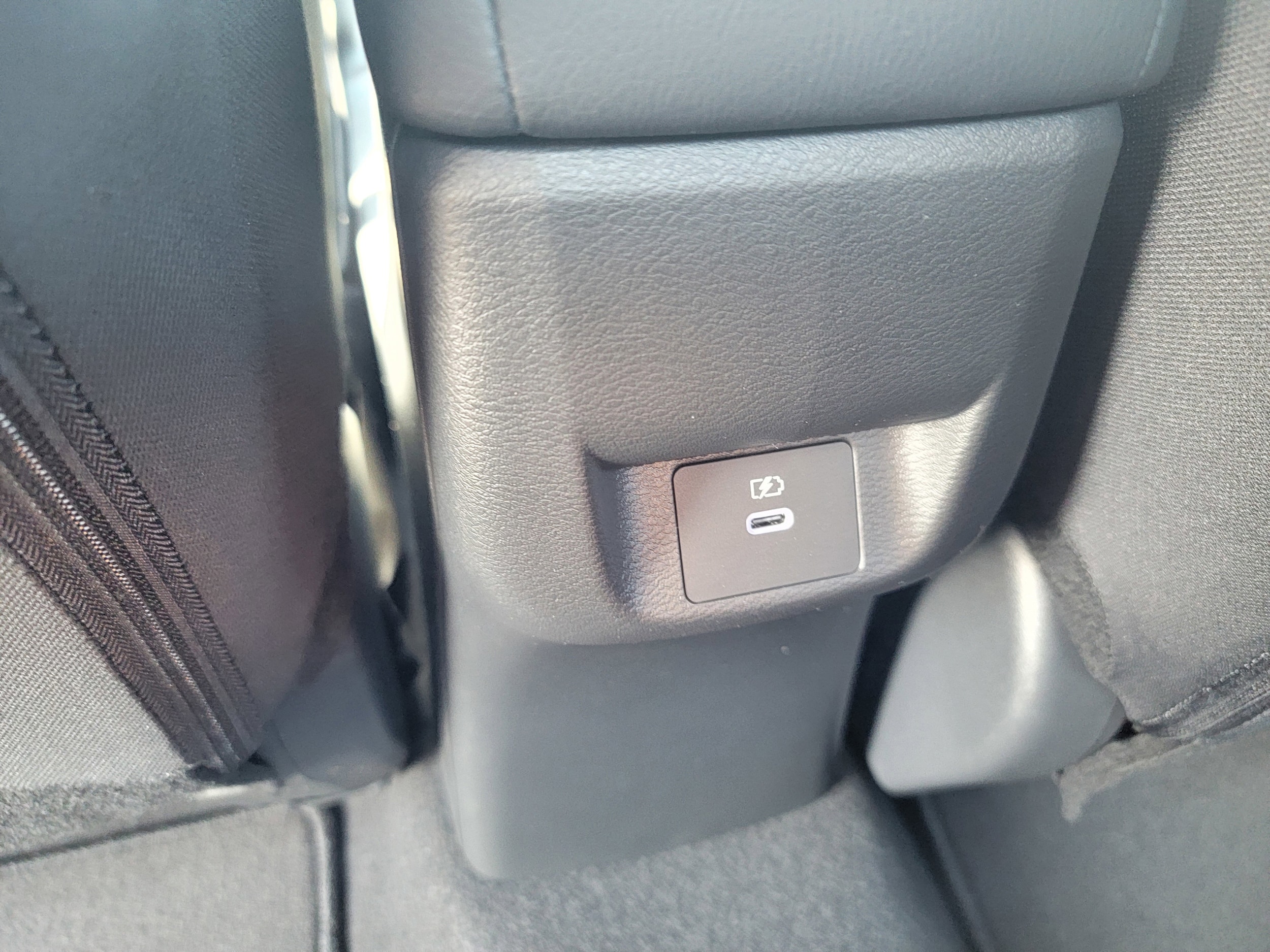 2025 Nissan Versa Sedan SV - Photo 13