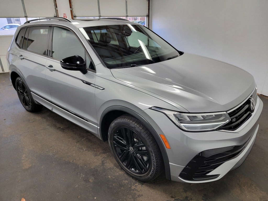 Used 2022 Volkswagen Tiguan SE R-Line Black 2.0T SE R-Line Black 4MOTION