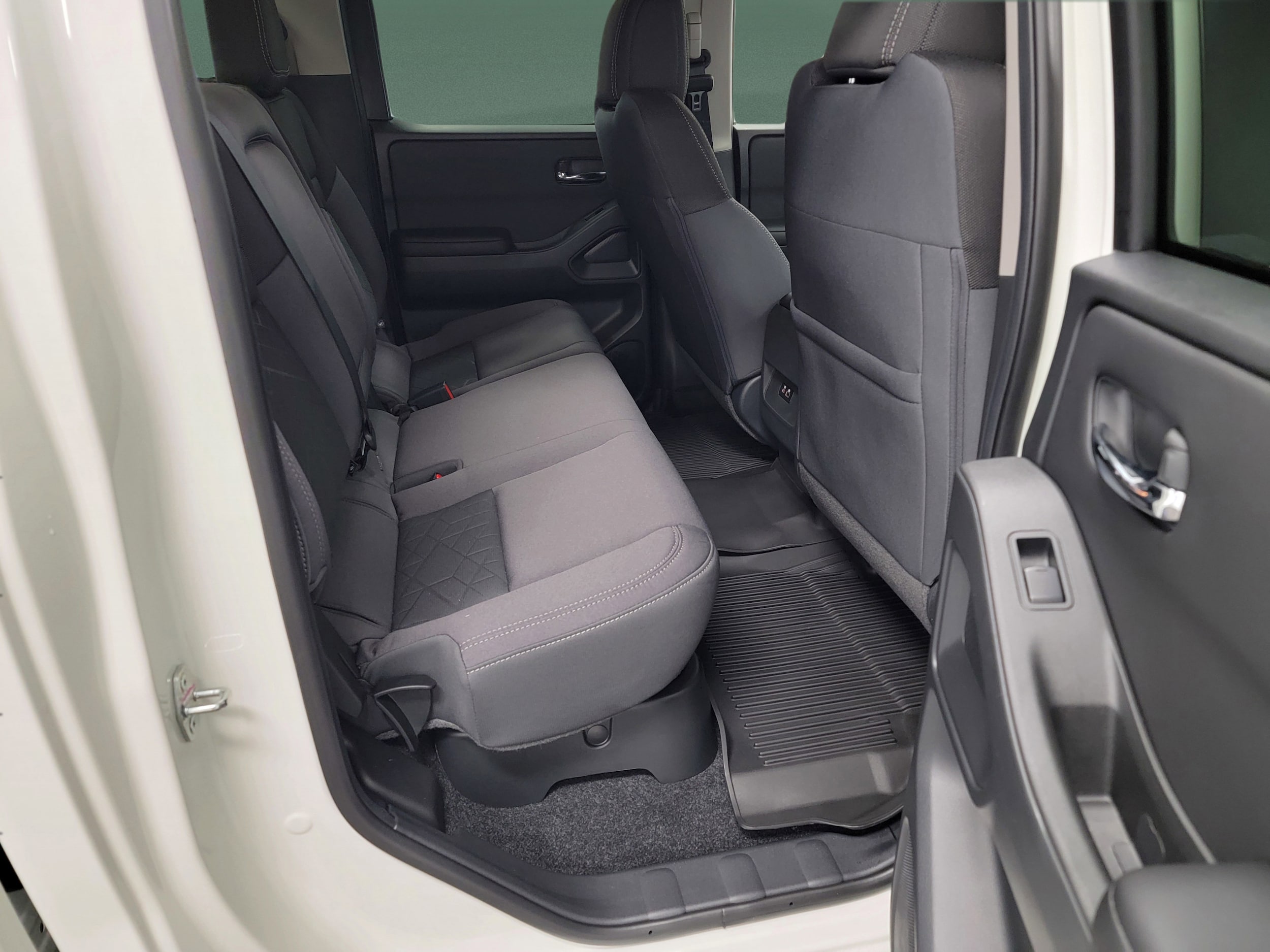 2026 Nissan Frontier SV - Photo 8