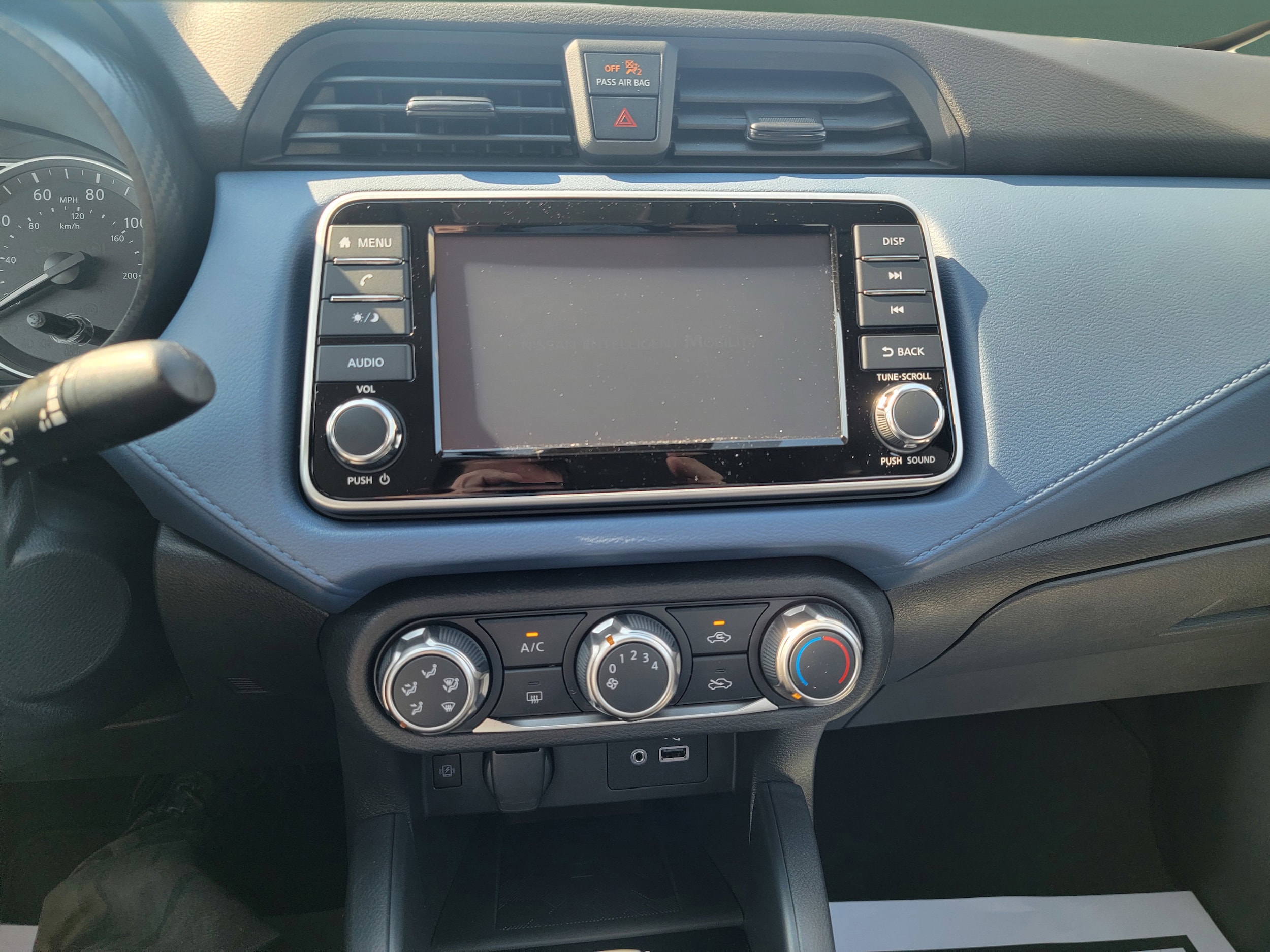 2025 Nissan Versa Sedan SV - Photo 17
