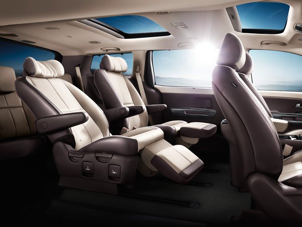 feature_sedona_2015_first-class-seating_S--Kia-600x-jpg.jpg