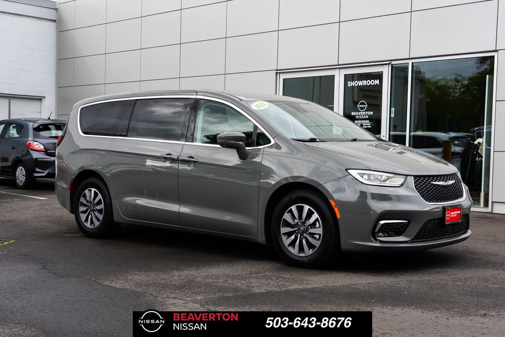 2022 Chrysler Pacifica Hybrid Touring L Hybrid's photo