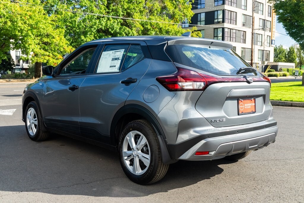 2025 Nissan Kicks Play S photo 3