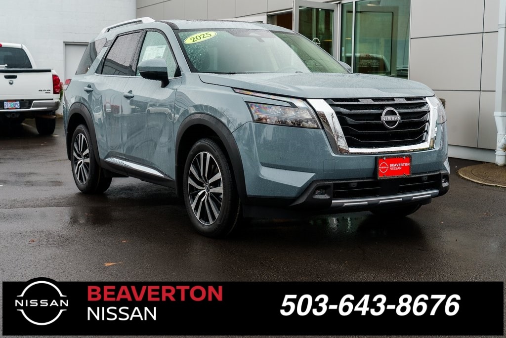 2025 Nissan Pathfinder Platinum's photo