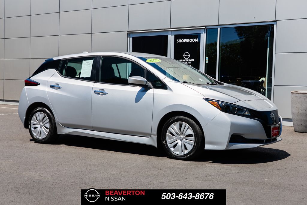 2023 Nissan Leaf S's photo