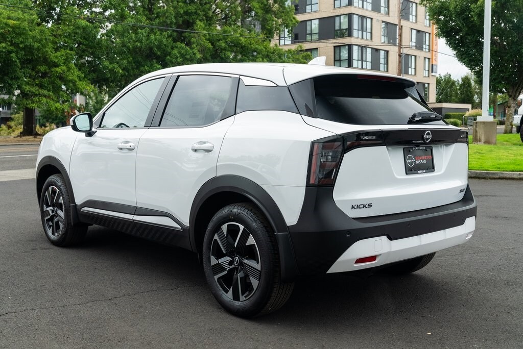 2025 Nissan Kicks SV photo 3