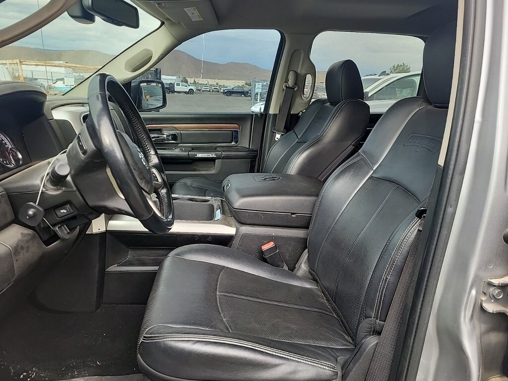 2019 Ram 1500 Classic Laramie photo 2