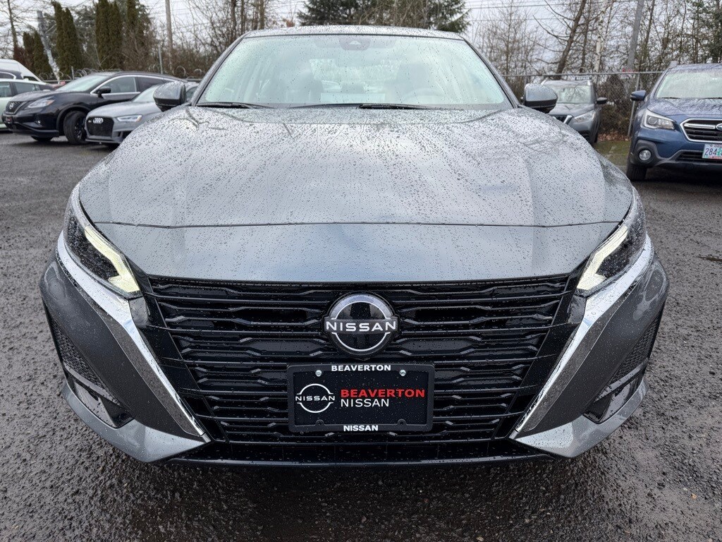 2025 Nissan Altima SL photo 3