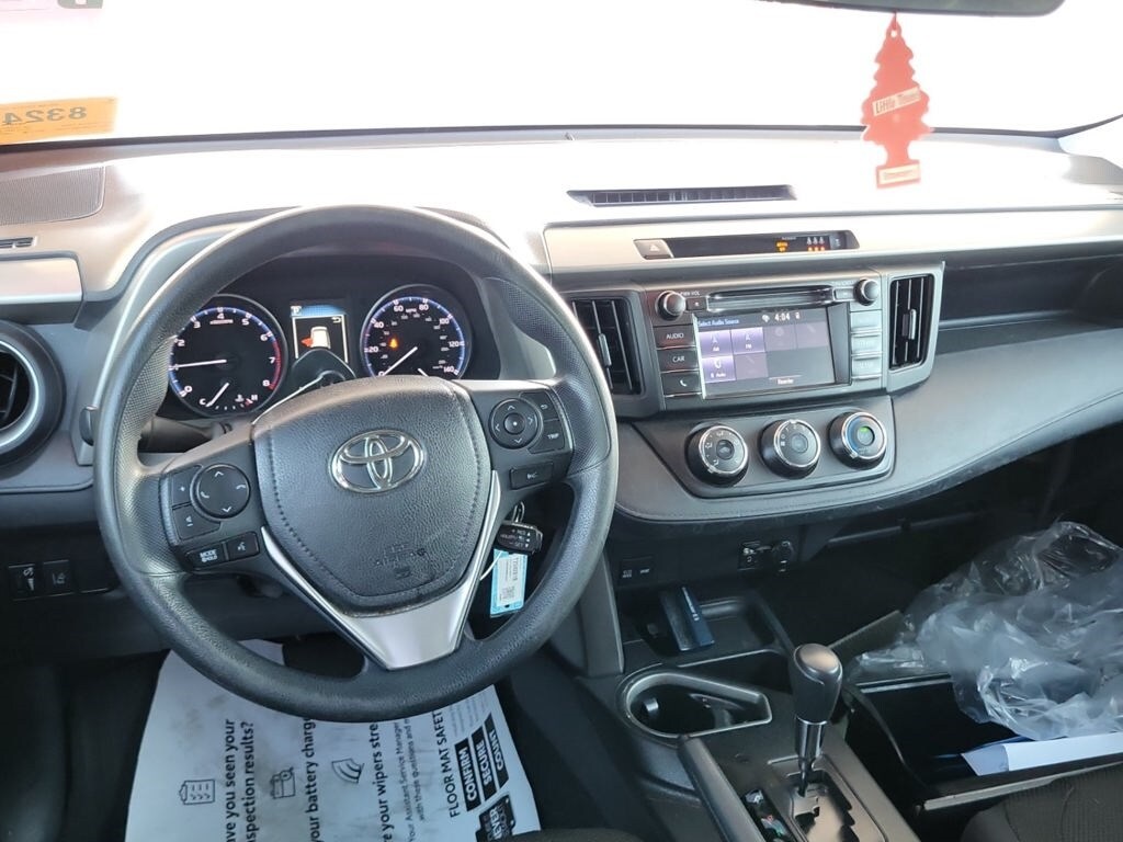2017 Toyota RAV4 LE photo 2