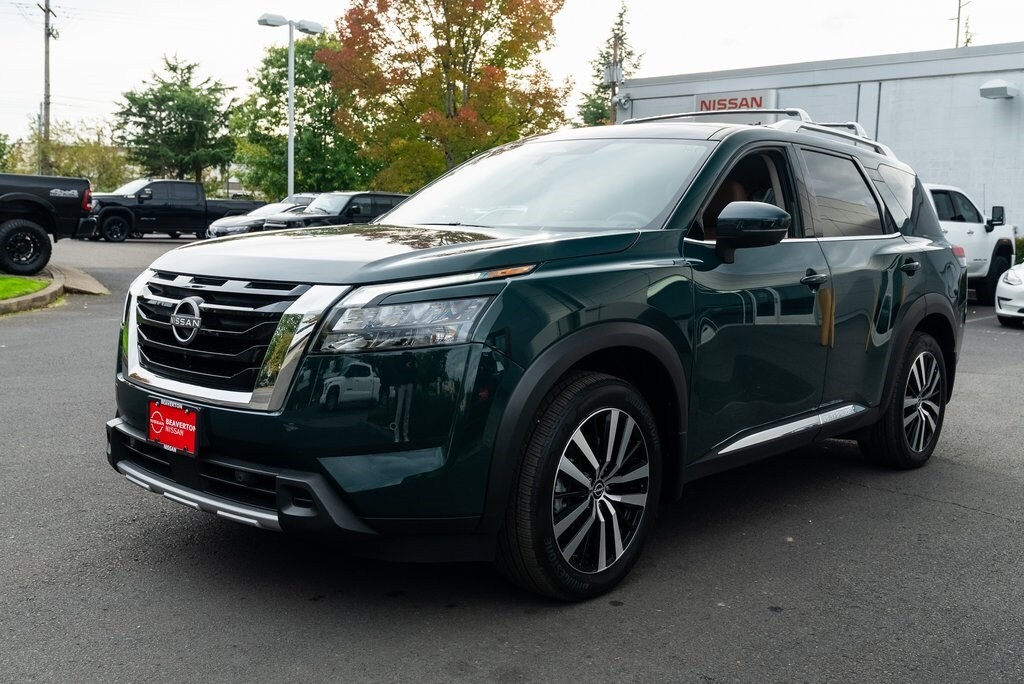 2025 Nissan Pathfinder Platinum photo 3