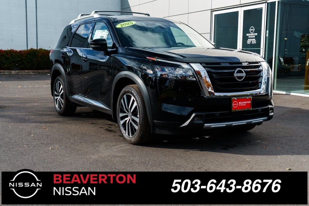 2025 Nissan Pathfinder Platinum's photo