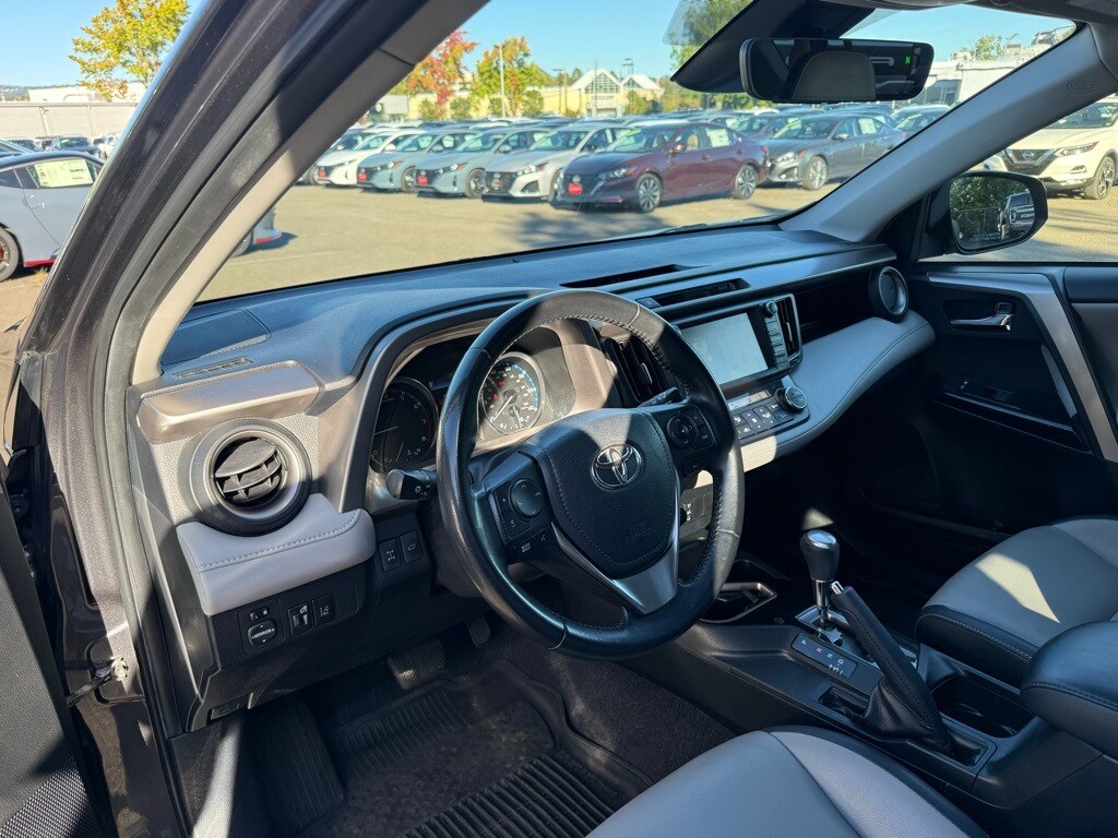 2018 Toyota RAV4 Limited Platinum photo 4