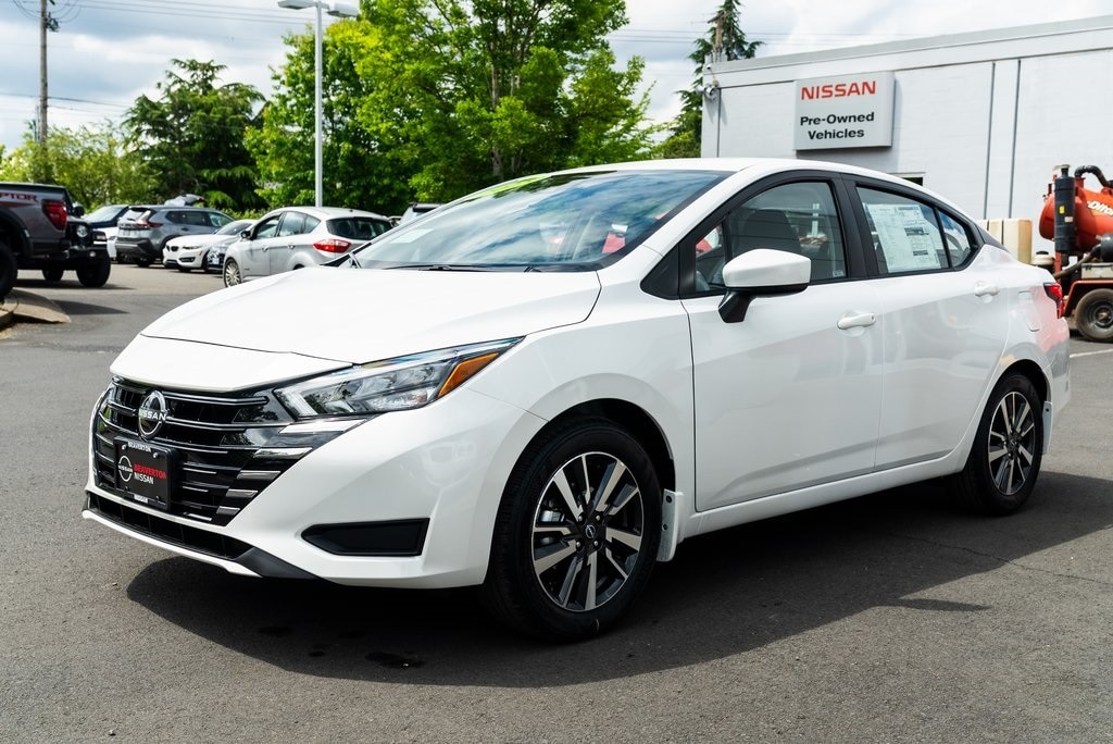 2025 Nissan Versa 1.6 SV photo 3