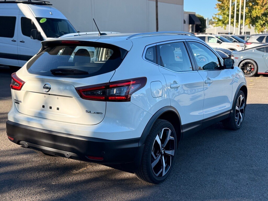2022 Nissan Rogue Sport SL photo 3