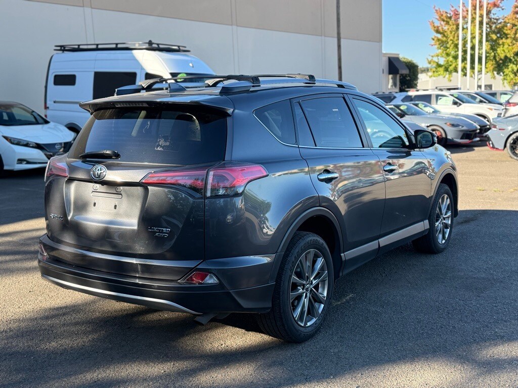2018 Toyota RAV4 Limited Platinum photo 3