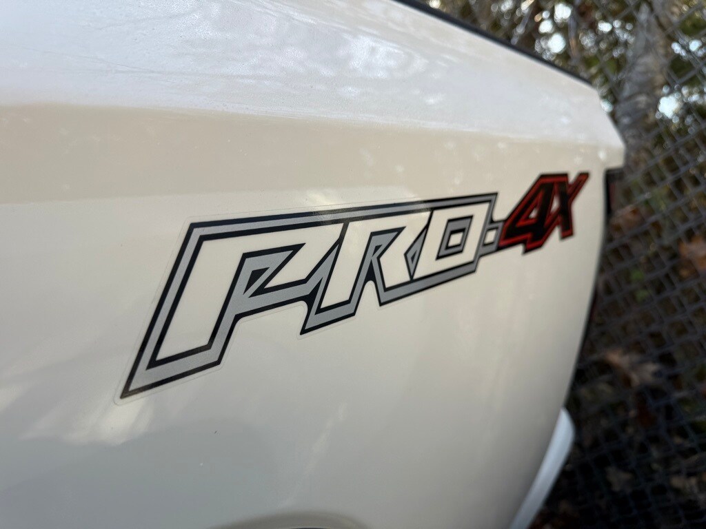 2025 Nissan Frontier PRO-4X photo 2