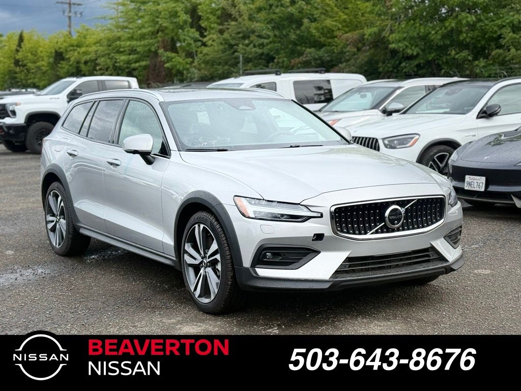 2025 Volvo V60 Cross Country B5 Plus AWD's photo