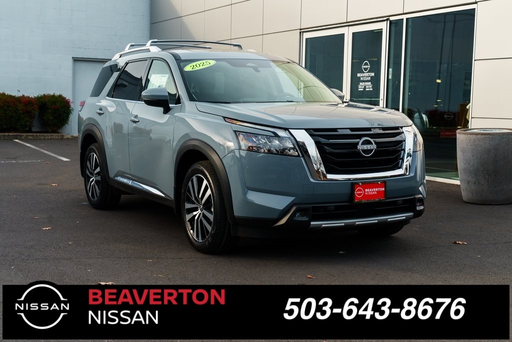 2025 Nissan Pathfinder Platinum's photo