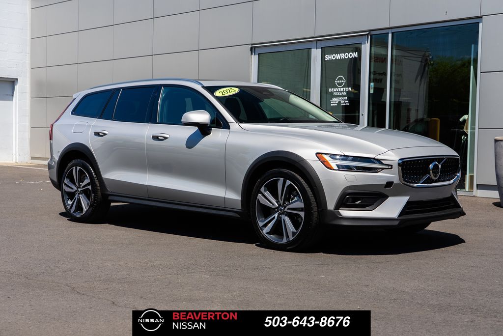 2025 Volvo V60 Cross Country B5 Plus AWD's photo