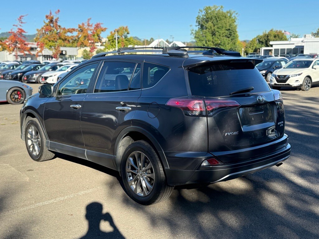 2018 Toyota RAV4 Limited Platinum photo 2