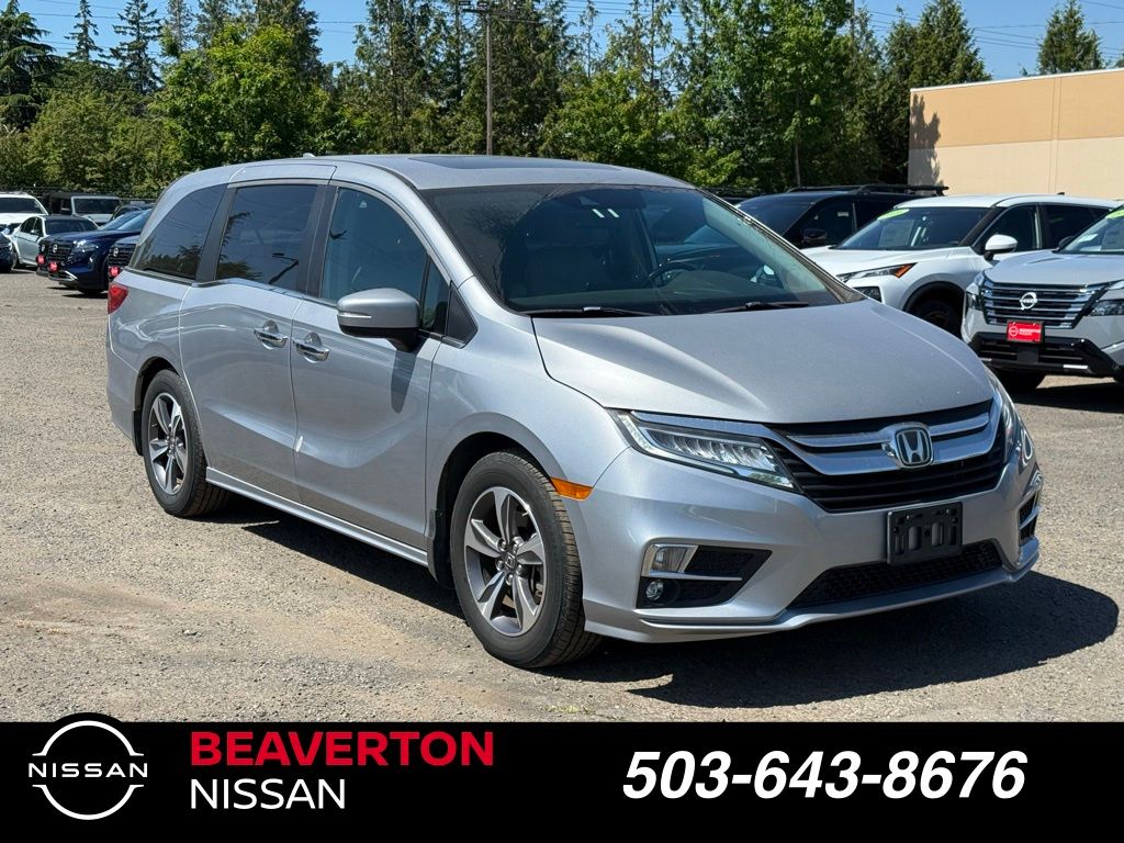 2018 Honda Odyssey Touring's photo