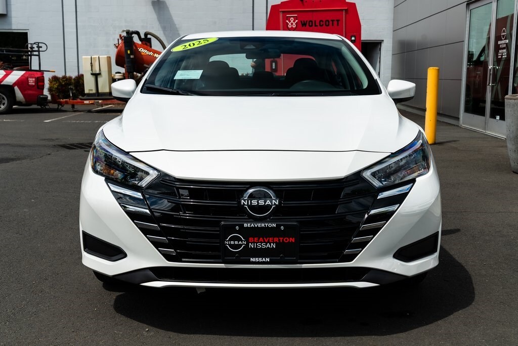 2025 Nissan Versa 1.6 SV photo 2