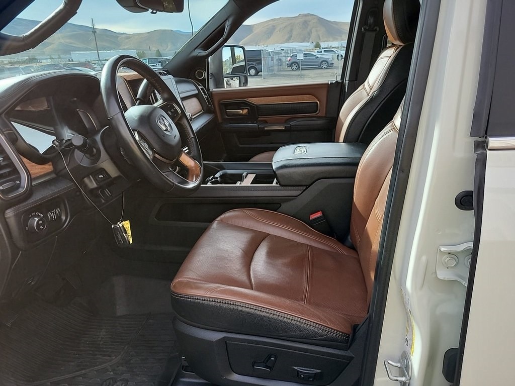 2023 Ram 3500 Laramie Longhorn photo 4