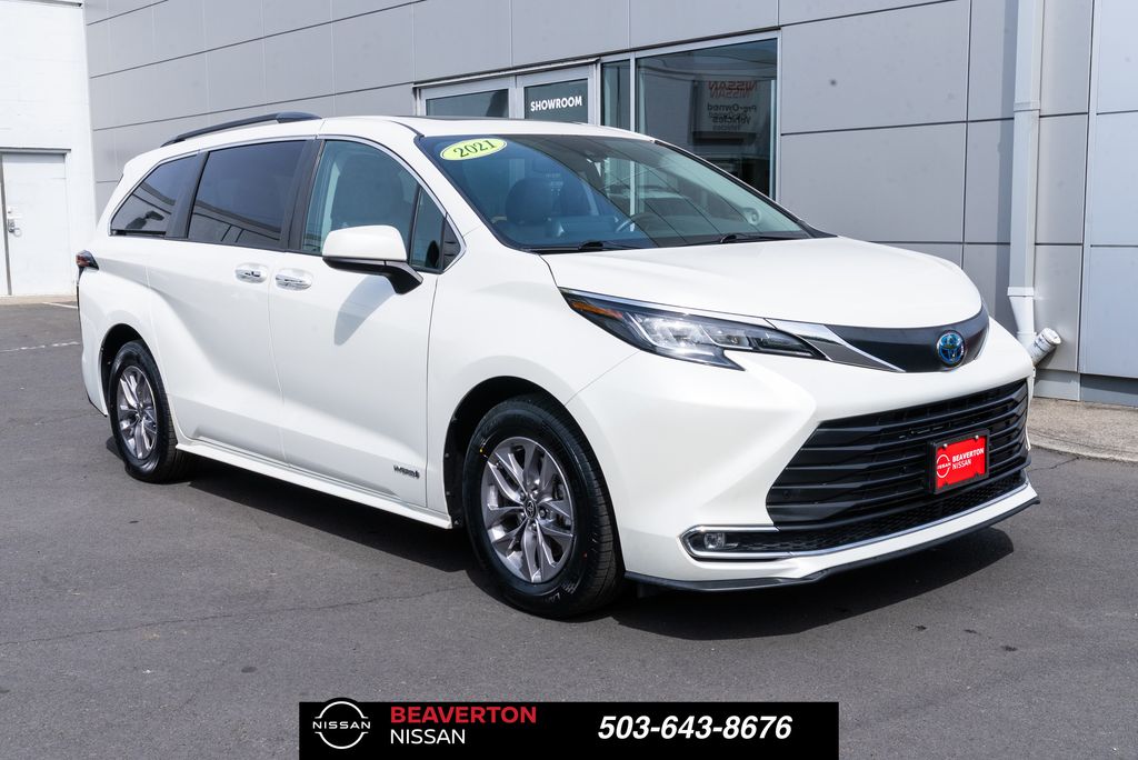 2021 Toyota Sienna XLE 7-Passenger Hybrid AWD's photo