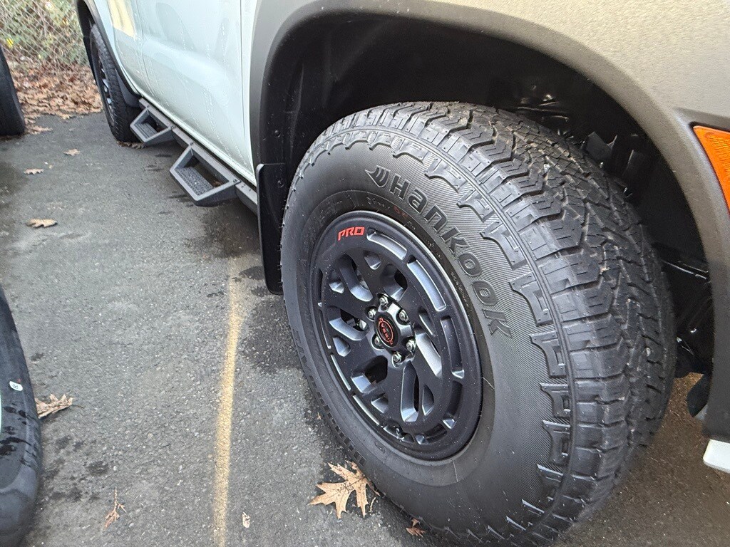 2025 Nissan Frontier PRO-4X photo 4