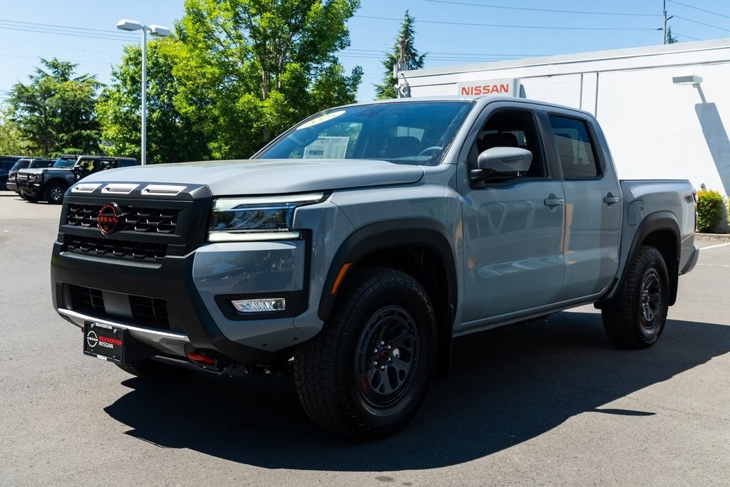 2025 Nissan Frontier PRO-4X photo 3