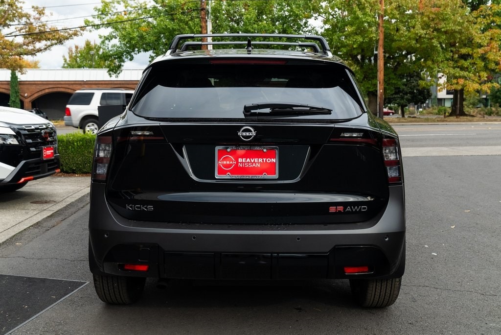 2026 Nissan Kicks SR photo 3