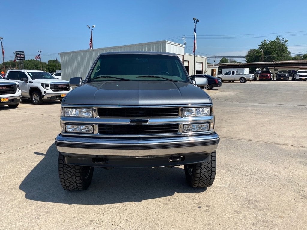 Used 1999 Chevrolet Tahoe Base with VIN 3GNEK18R7XG128242 for sale in Seguin, TX