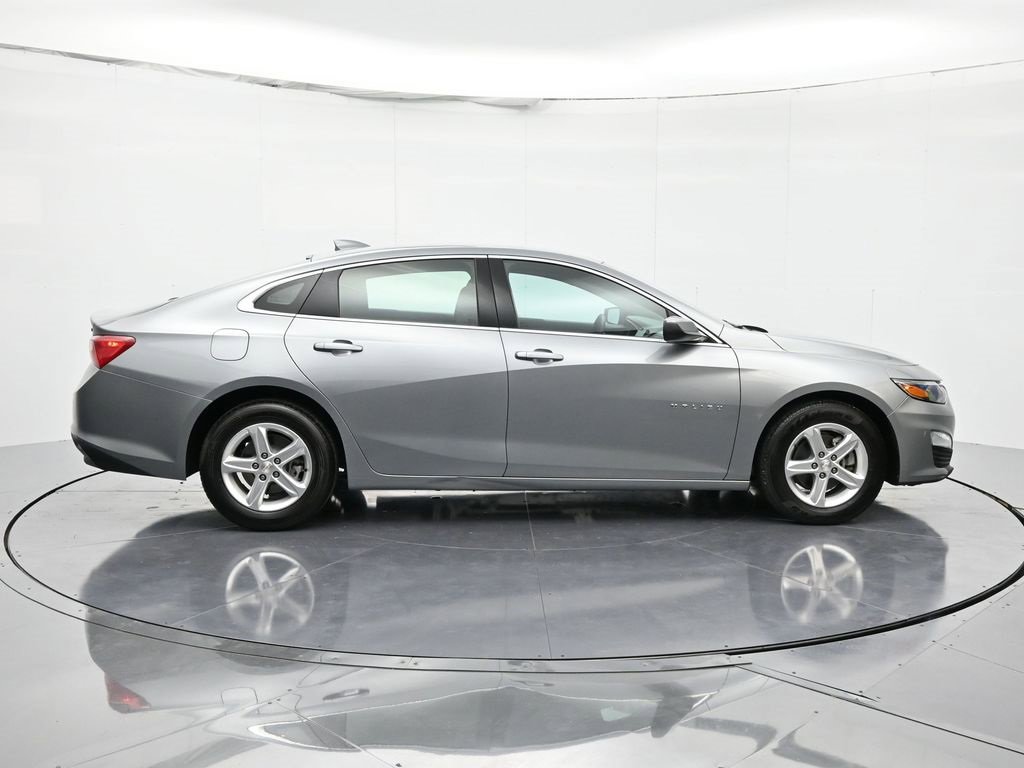 2024 Chevrolet Malibu 1LT photo 4
