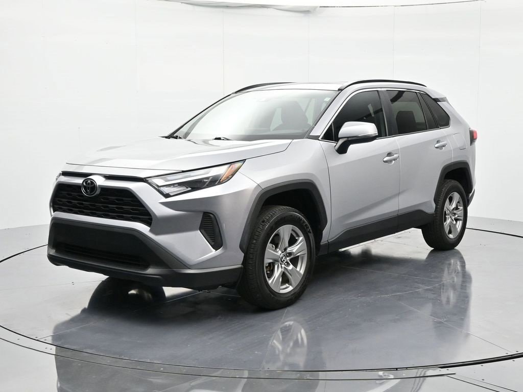 2025 Toyota RAV4 XLE's photo