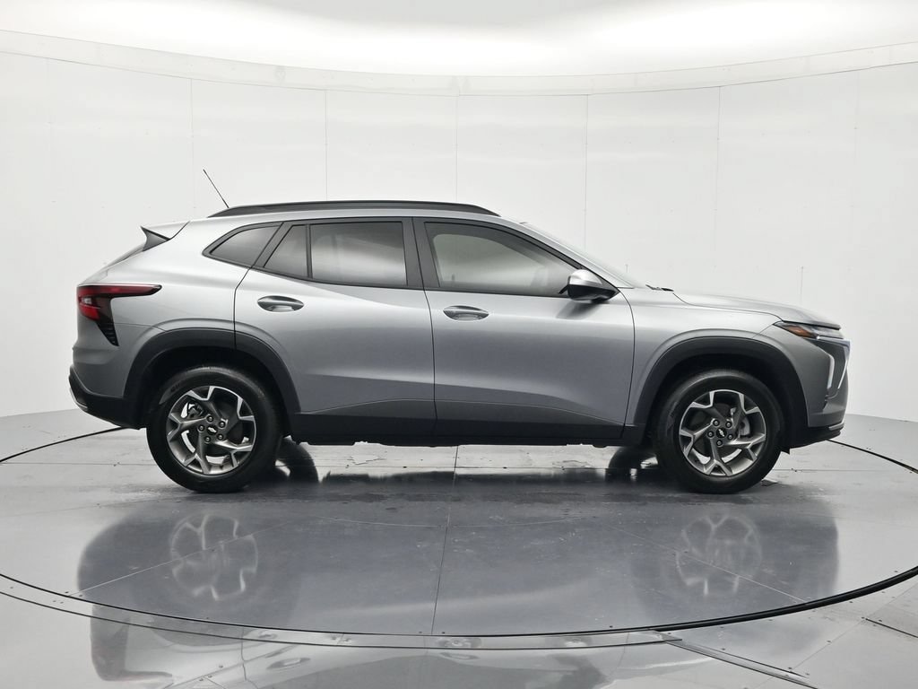 Used 2025 Chevrolet Trax LT SUV