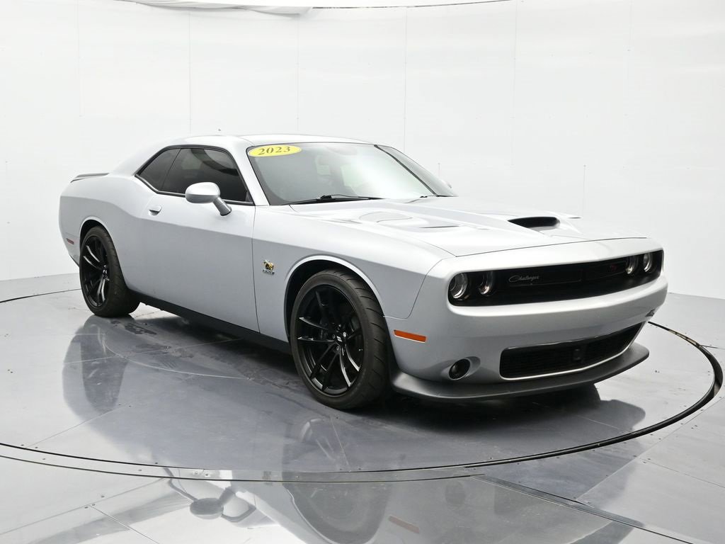 2023 Dodge Challenger R/T Scat Pack photo 3