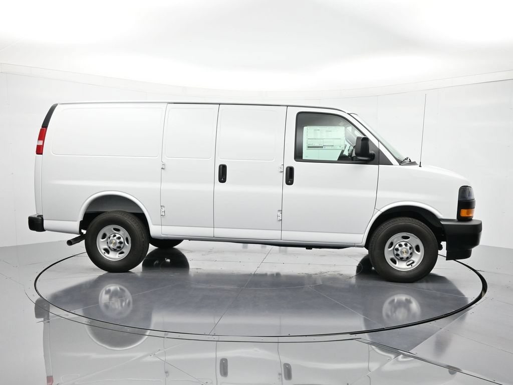 2025 Chevrolet Express Cargo Work Van - Photo 4