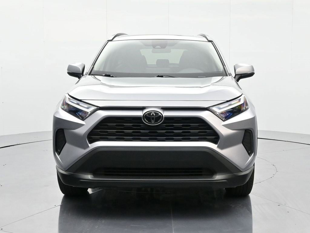 2025 Toyota RAV4 XLE photo 2