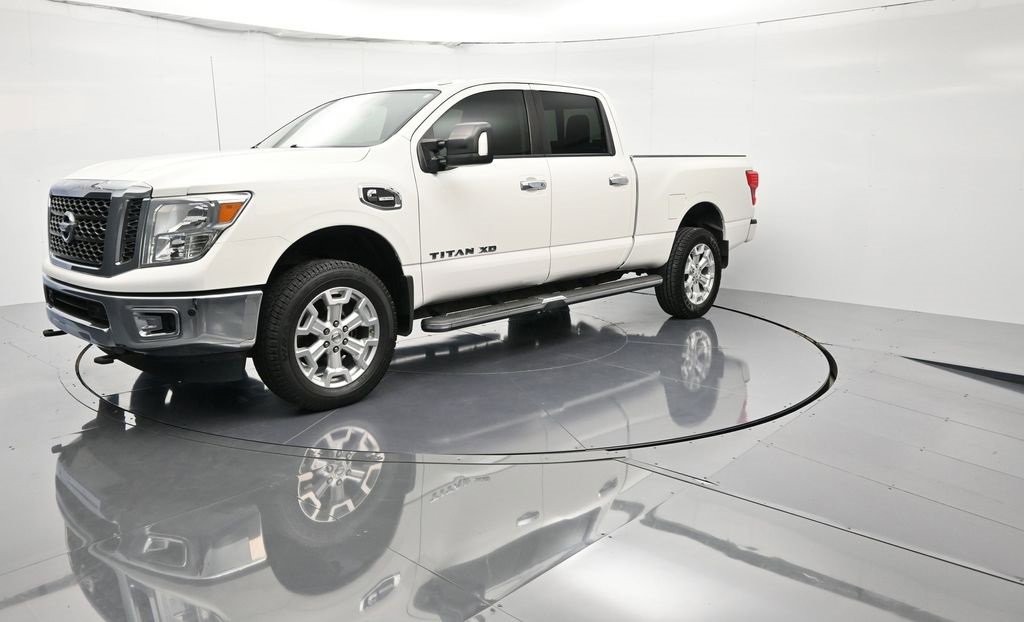 2018 Nissan Titan XD SV's photo