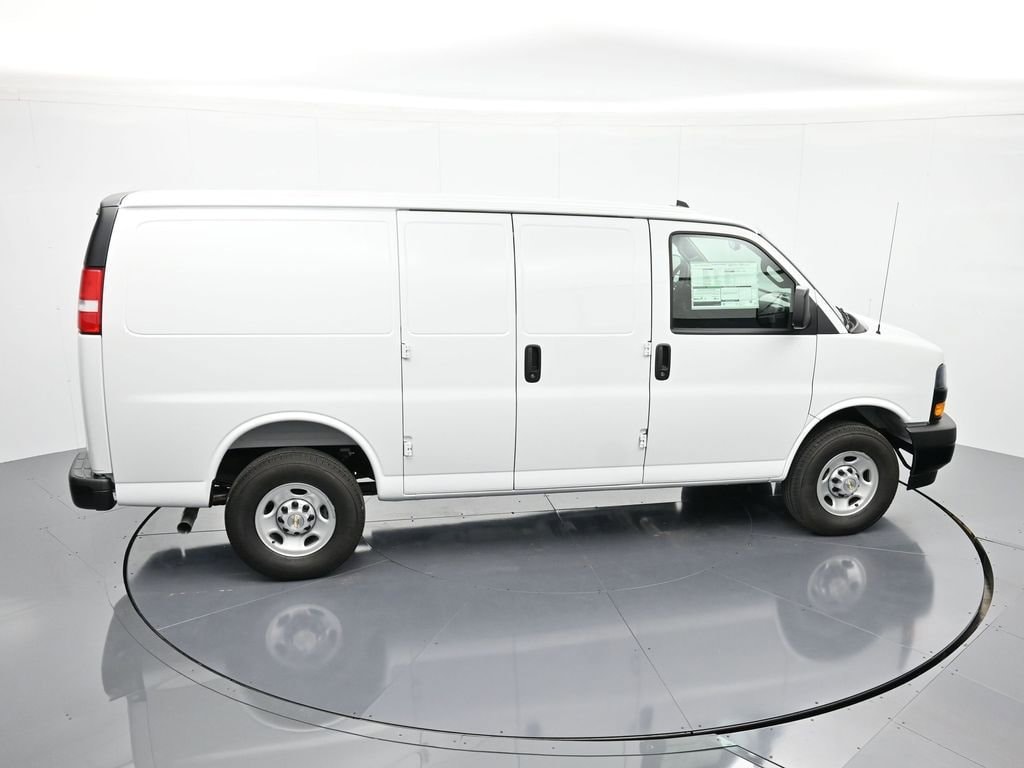 2025 Chevrolet Express Cargo Work Van - Photo 25
