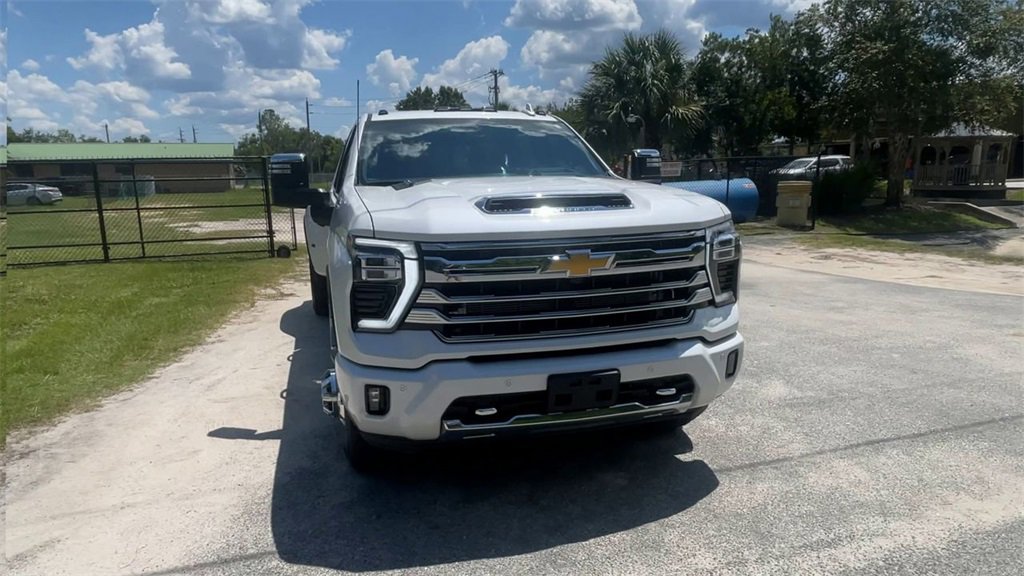 2024 Chevrolet Silverado 3500HD High Country photo 3